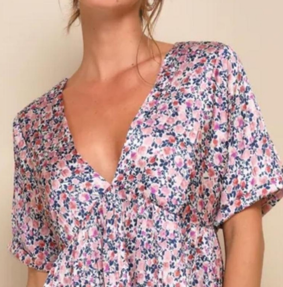 LULUS Cropped Satin Floral Blouse - XS🆕